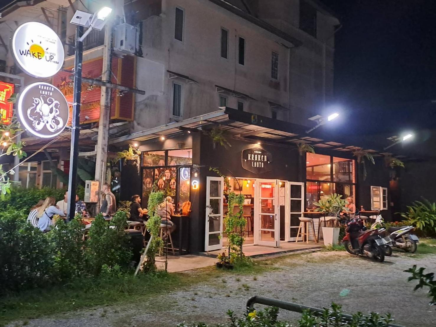 Wake Up @Lanta Hotel : Cafe Koh Lanta Bagian luar foto